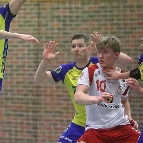 Ivan Mrdalo (nr. 10) vónar at kroatar fara at stríðast í EM-finaluni, áðrenn Ivan sjálvur skal stríðast ímóti Neistanum seinni í kvøld