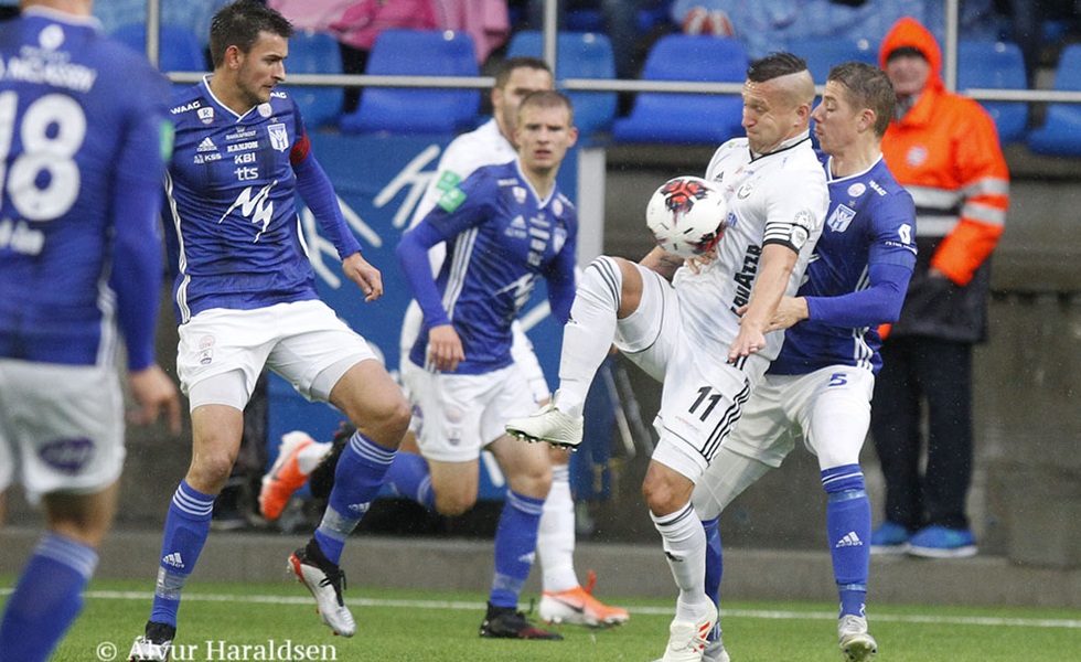 Jákup Biskopstø Andreasen sæst við liðskiparabandinum