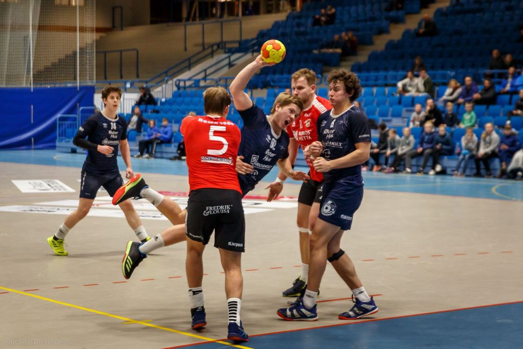 Jónas Gunnarsson Djurhuus letur seg aftur í blá troyggjuna hjá Viking Stavanger