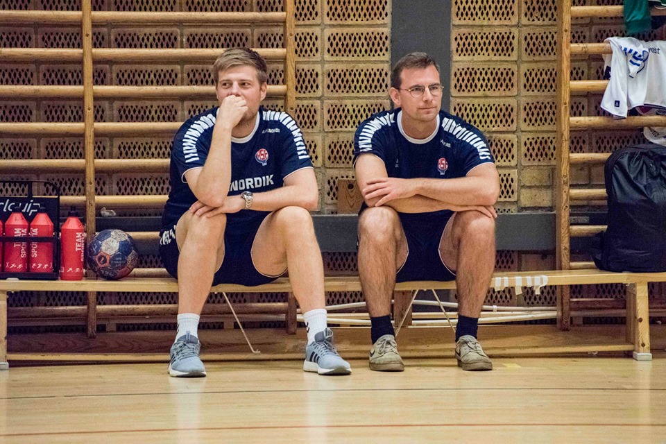 (Mynd: Harald Bjørgvin) Mark Lausen-Marcher og Julian Johansen vildu ikki geva sær vónir um úrslit áðrenn fráferðina til European Open